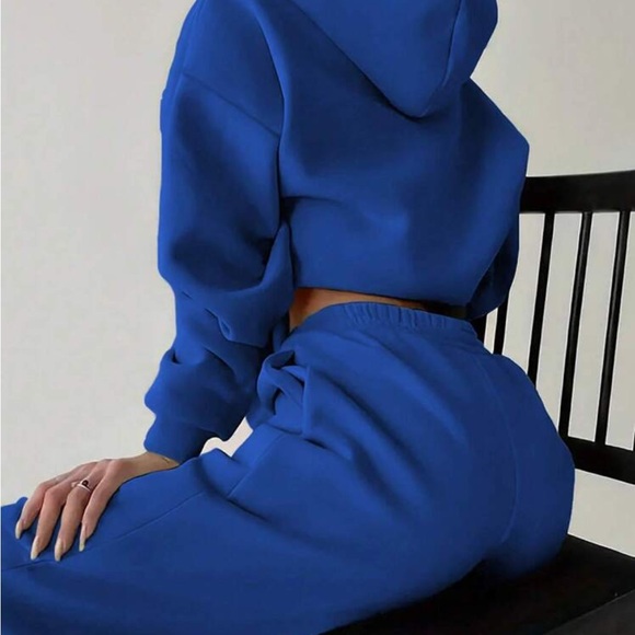 Women's Cropped Hoodie Sweat Set - Picture 2 of 3